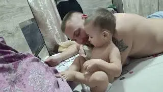 Аарон Адриан нежиться с папой #адриан #аарон #топ #cutebaby 