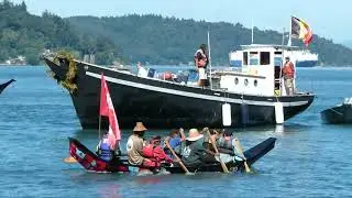 Native canoes depart Owen Beach