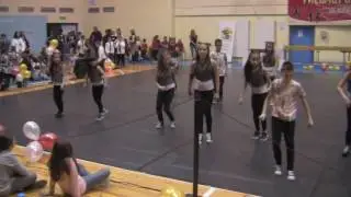 Movin'Art performing 