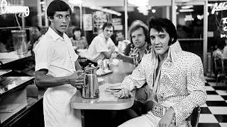 A young WAITER recognized Elvis at a diner &mdash; his shocking reaction left the entire room speechless
