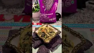 Spicy spinach dip with blue corn and flaxseed tortilla chips😋