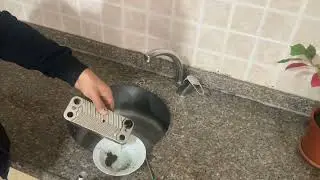 Kombi musluğa bir sıcak bir soğuk su gönderiyor, kombi musluk suyunu az ısıtıyor