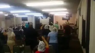 Ministrando el Pastor Noel Rivera en el Culto Misionero en Liddi Orlando #2' Fl. 12/26/2015.