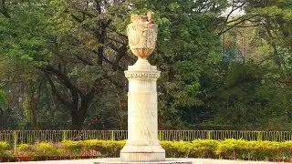 The monument to Colonel Robert Kyd at the centre of the Botanical Garden
