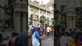 rumah sultan sidoarjo berbagi takjil..ngantrinya panjang sekaliii... 😂😂