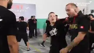close combat system :Self d&eacute;fense /street fighting