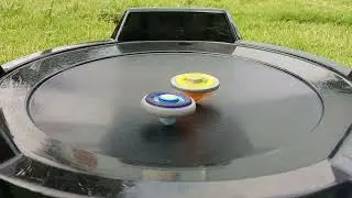Beyblade Storm Aquario 100HF/S vs Flame Sagittario C145S