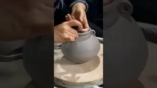 Make a Raku fired vase with emerald glaze