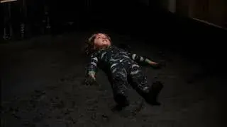 Joe gets stuck to the floor - modern family funny clip