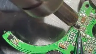 VanMoof SX3 eShifter. Repair. U2, U4 (Hall Sensor). Desoldering