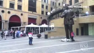 Around the World, Impromptu Memorials for Mandela