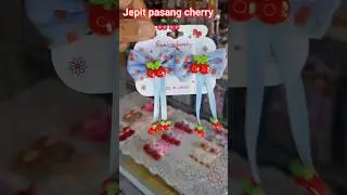 заколка для волос вишневая