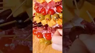 Make your holiday table instantly festive with this quick charcuterie tree!🌲🧀