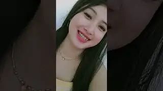 hanya tersenyum