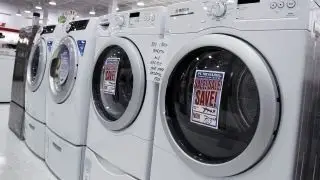 On-demand laundry and dry-cleaning delivery app