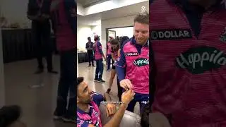 Р. Эшвин подписывает футболку Джоса Баттлера | IPL 2022 | Rajasthan Royals #Shorts