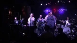Game Winner - Joey Dosik with Soul Family live at Ronnie's
