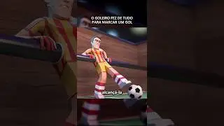 O goleiro fez de tudo para marcar um gol #filmes #cartoon