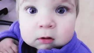 BABY LERNT STEHEN!