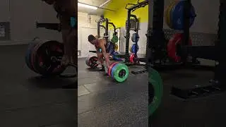 lowered hip position for more power in the start #shorts #motivation #deadlift