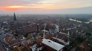 Zeer grote brand in Dokkum onder controle, bewoners verbleven nacht elders, discotheek gaat verloren