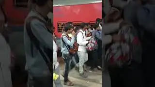thane station crowd Mumbai local train