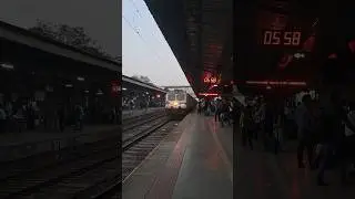 Gujrati Train Announcement 📢 12936 intercity Exp  #surat #gujarat #vapi #mumbai #wap7 #intercity
