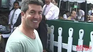 American Idol judge Simon Cowell is seen leaving the popular Beverly Hills restaurant 'The Ivy