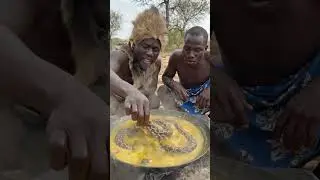 Hadzabe eating wild meat and soup in the forest.#Hadzabe #PrimitiveCooking #TraditionalLife #Wild