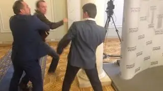 Полное видео драки Соболева и Ивченко в кулуарах Рады