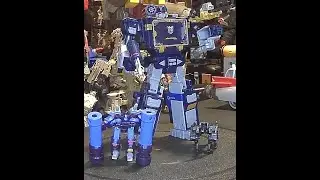Transformers Legacy United Gen1 Soundwave and Tapes 2024