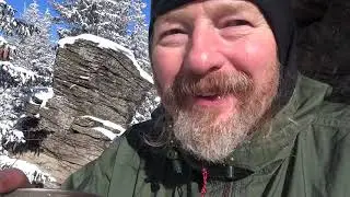 Paddling Tramp a já. Zimní nocování mezi skalami. Vepřová panenka a El Cubano Perfecto.
