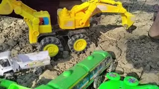 मिट्टी में सारे खिलौने मिल गए आज toys ki video bahut sare 🚗💯👍🥰😇