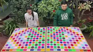 Puzzle sorting ball game challenging in rainbow order