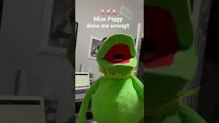 Kermit gets burnt by Miss piggy !!