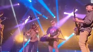 Infamous Stringdusters 