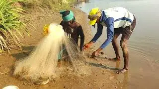 Amzaing village fishing a big fish catching viral video.. Tredicitinal fishing video. #amzaingfish