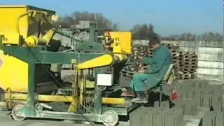 Mobile Concrete Block Making Machine PTL-1
