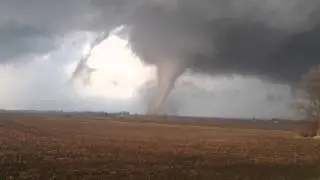 Very beginning of EF4  tornado near Rochelle April 9, 2015