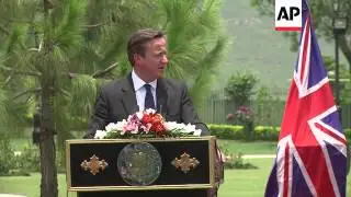Sharif meets Cameron, hold joint news conference