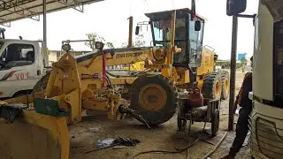 Matador MG17 Motor Grader front hub wheel installation #matadorcambodia #shantui #roadconstruction