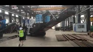 Track mounted crawer jaw crusher testing in factory