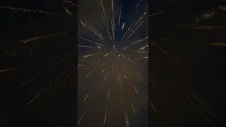 Brocade Crown + Brocade Crown to Blue 3&ldquo; Shells #feuerwerk #silvester #pyro #fajerwerki #vuurwerk