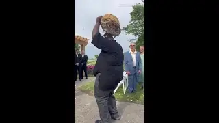 'Flower Man' goes viral at cousin's wedding in North Beach