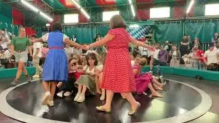 OMG! Wow! 😲👉Pretty Girls at the Devil's Wheel at MUNICH 2024 OKTOBERFEST