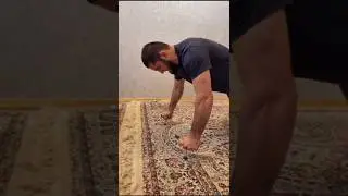 Ислам Махачев пробует новый тренажёр для отжиманий #mma #ufc #islammakhachev