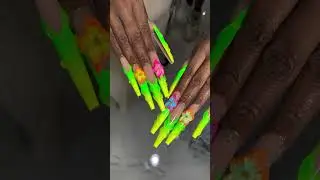 💚 #splashxo #nailspiration #simplenails #dopenails #longnails #airbrushnails #greennails