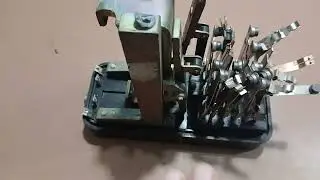Никогда не выбрасывайте разьемы не проверив их. Есть Палладий и Медь.