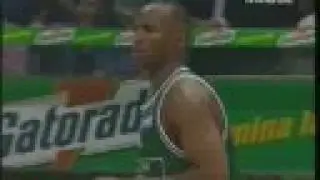 Henry Williams schiaccia in contropiede vs. Varese (1998/99)