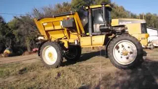 AE0382 2005 Rogator 1264 dry spinner spreader